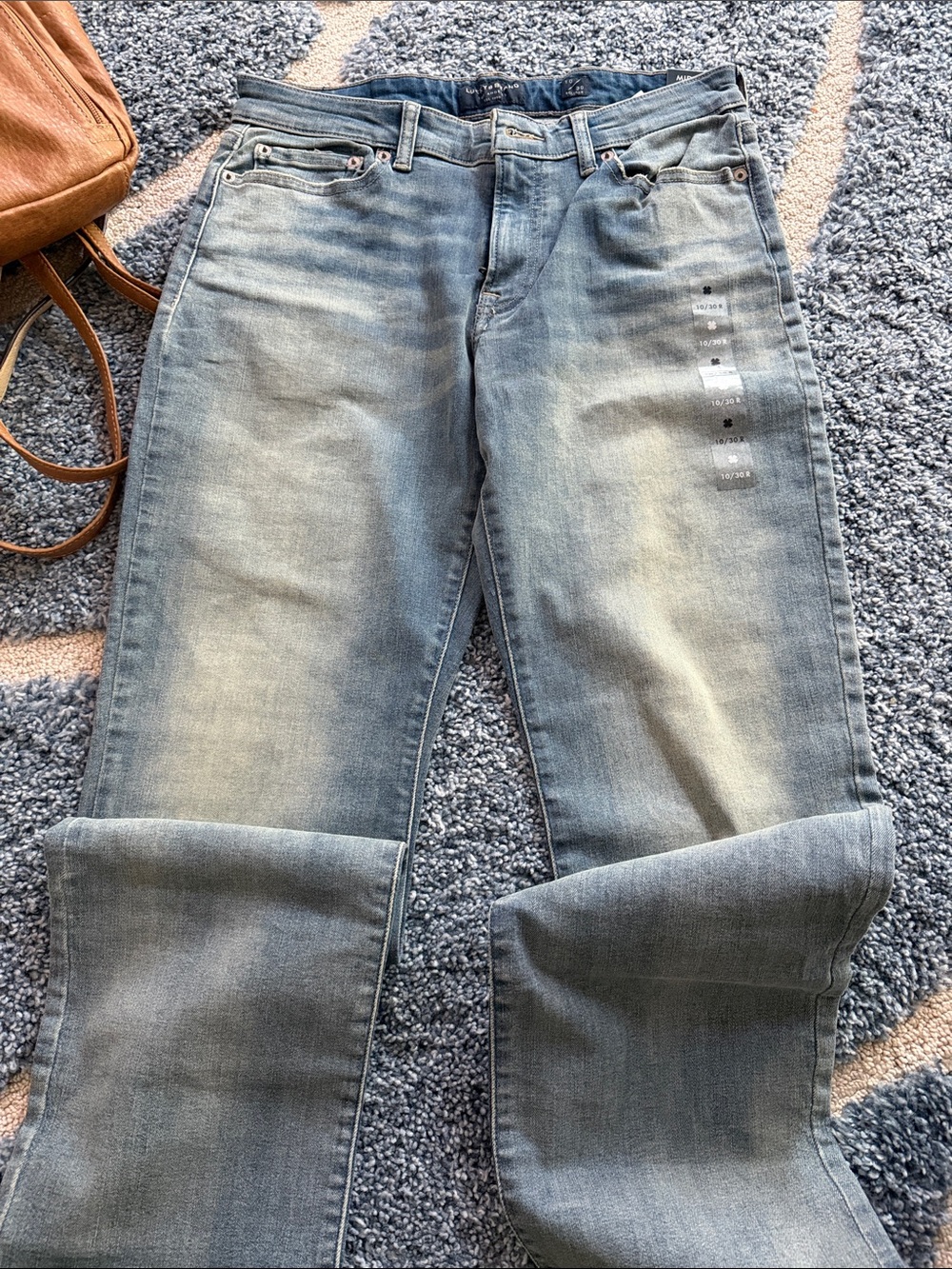 NWT…Lucky brand Light Wash Straight Leg Jeans - Faded Blue